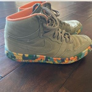 Nike court force high green